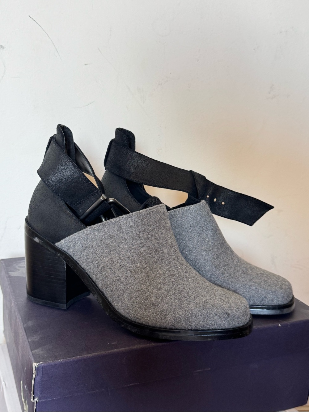Shellys London Grey Suede Black Buckle Shoes Size 9 ICESS New with Box